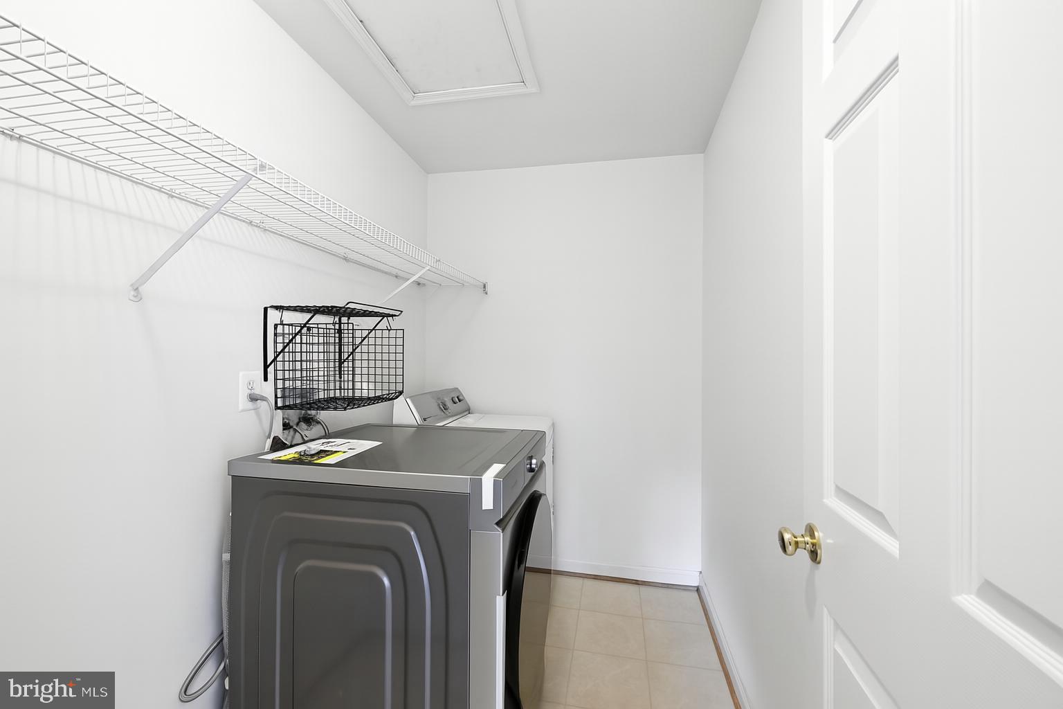 TOWNES AT FAIR LAKES GLEN - Residential