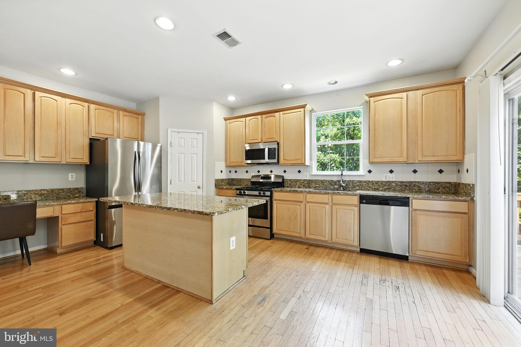 TOWNES AT FAIR LAKES GLEN - Residential