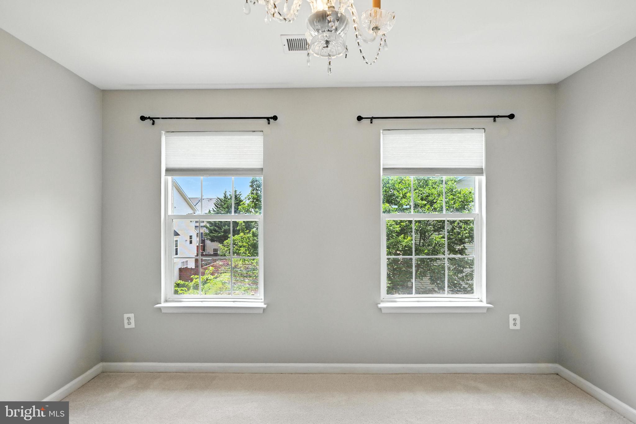 TOWNES AT FAIR LAKES GLEN - Residential