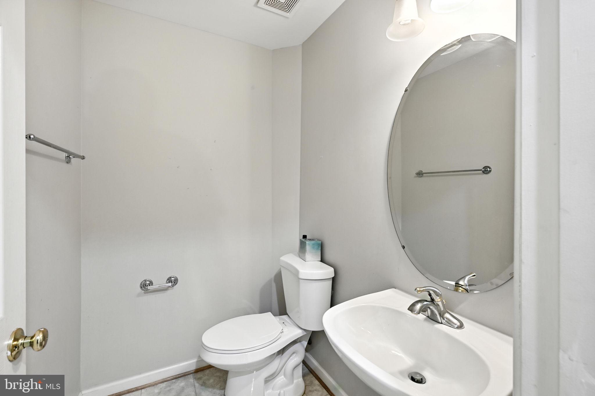 TOWNES AT FAIR LAKES GLEN - Residential