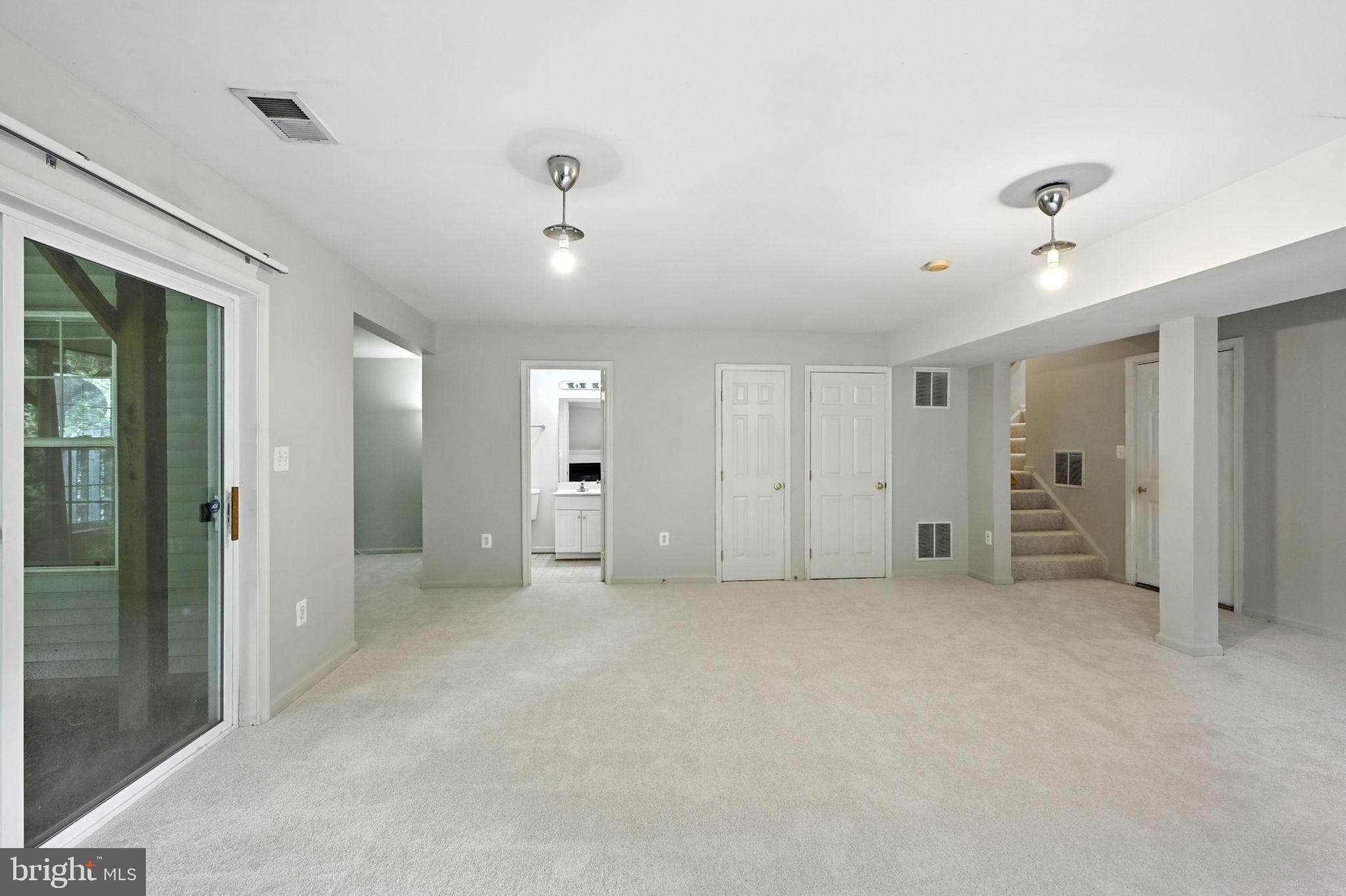 TOWNES AT FAIR LAKES GLEN - Residential