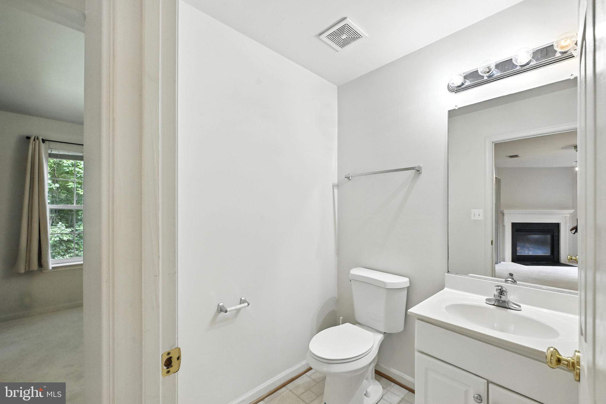 TOWNES AT FAIR LAKES GLEN - Residential