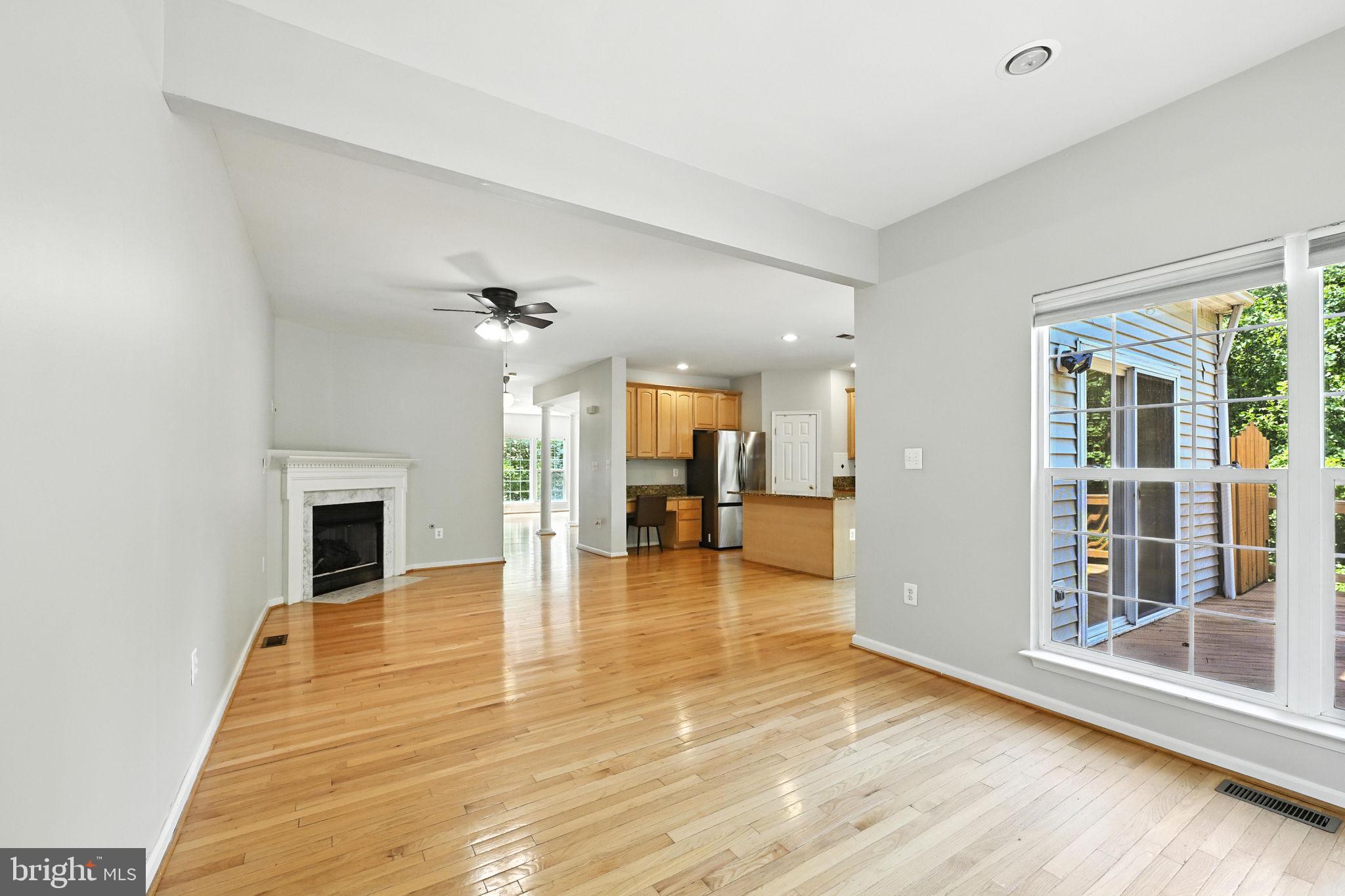 TOWNES AT FAIR LAKES GLEN - Residential