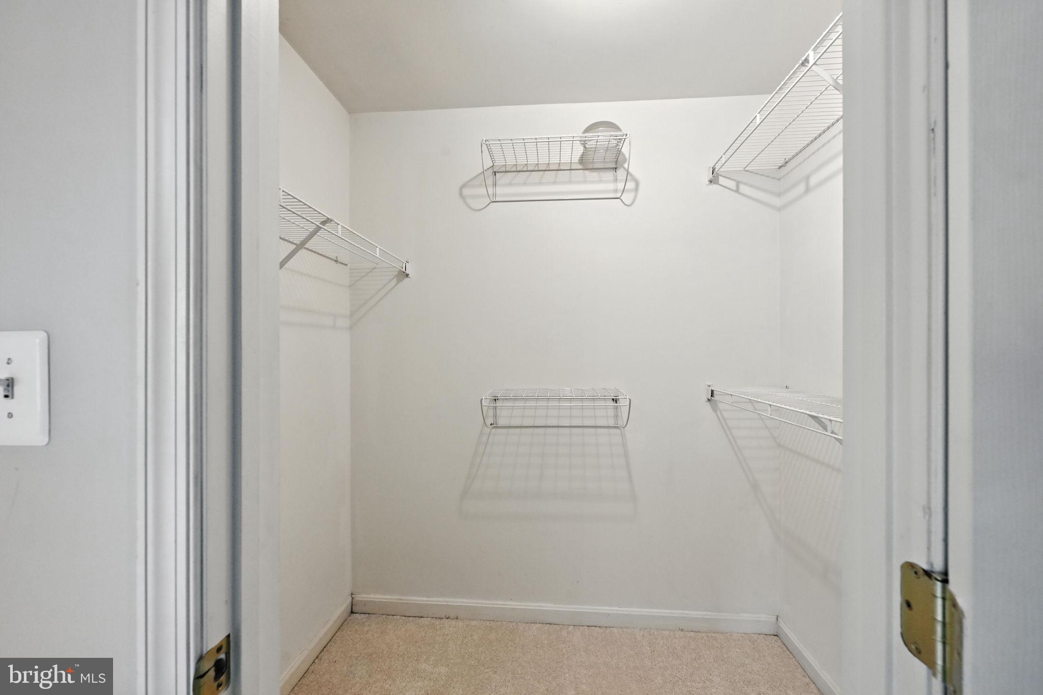 TOWNES AT FAIR LAKES GLEN - Residential