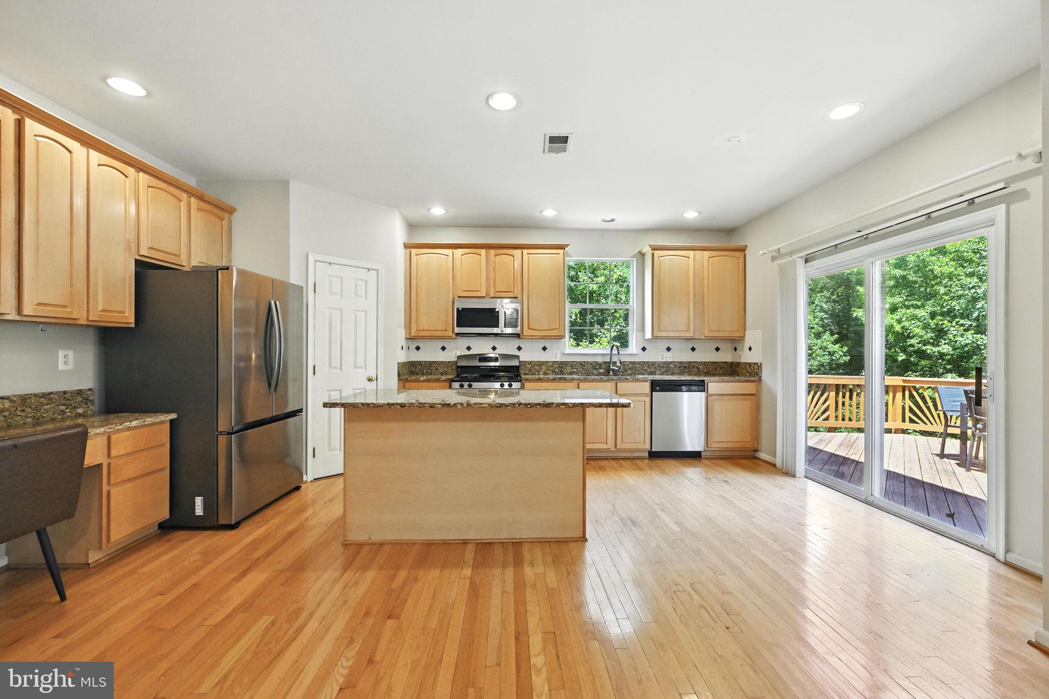 TOWNES AT FAIR LAKES GLEN - Residential