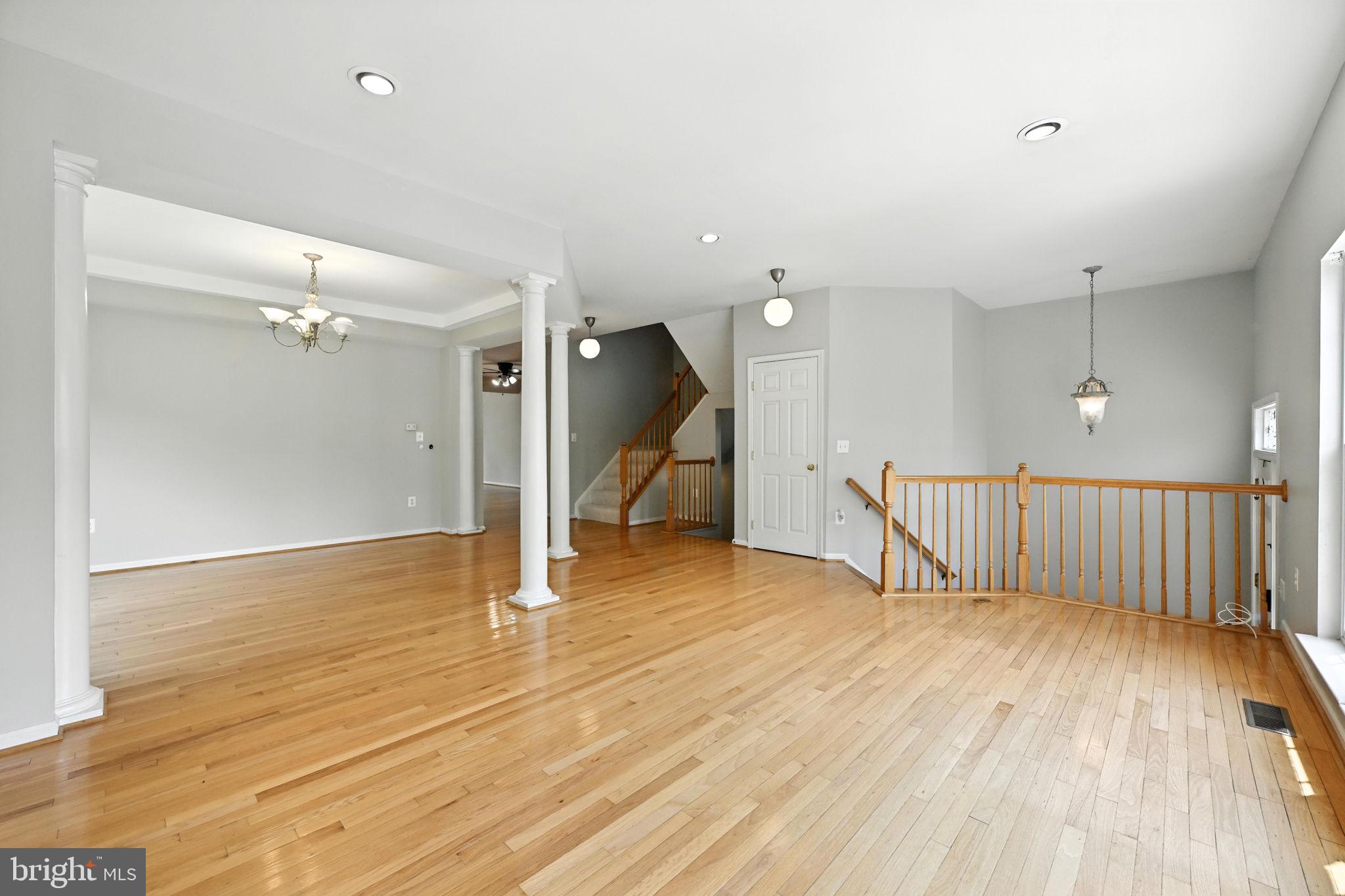 TOWNES AT FAIR LAKES GLEN - Residential