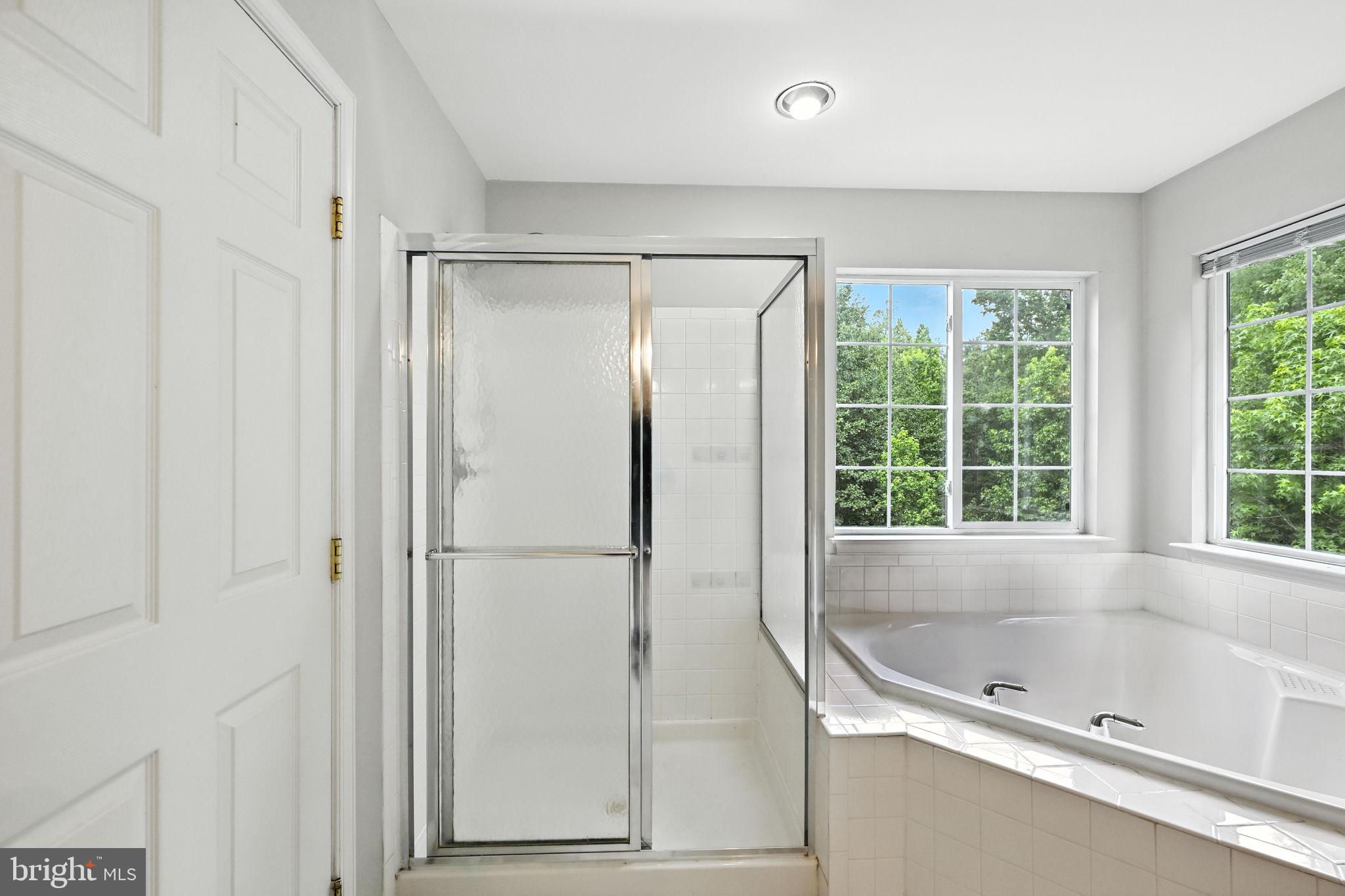 TOWNES AT FAIR LAKES GLEN - Residential