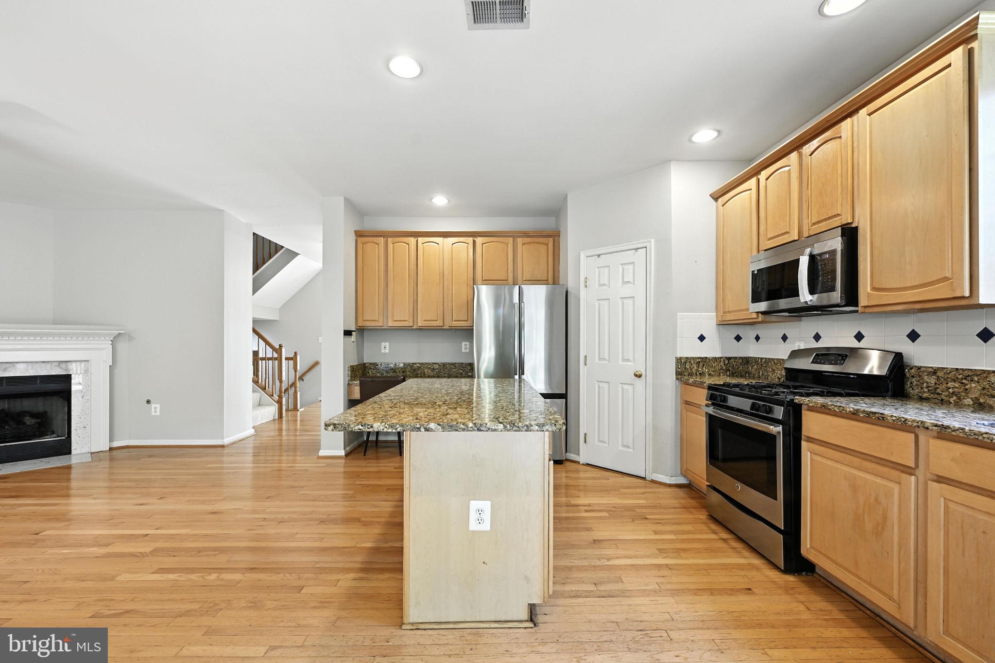 TOWNES AT FAIR LAKES GLEN - Residential