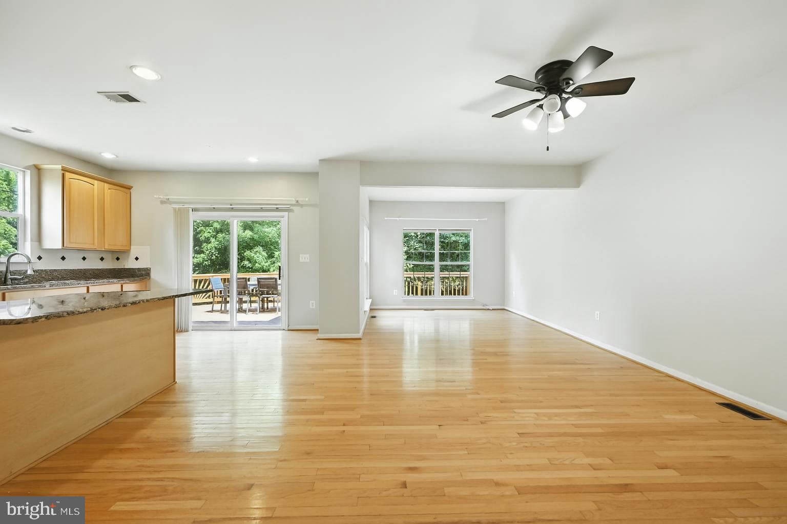 TOWNES AT FAIR LAKES GLEN - Residential