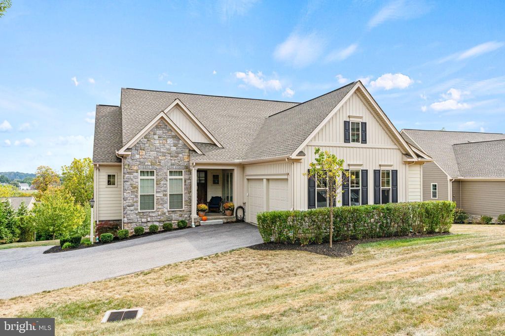 Photo of 102 Maribel Lane, YORK, PA 17403 (MLS # PAYK2089620)