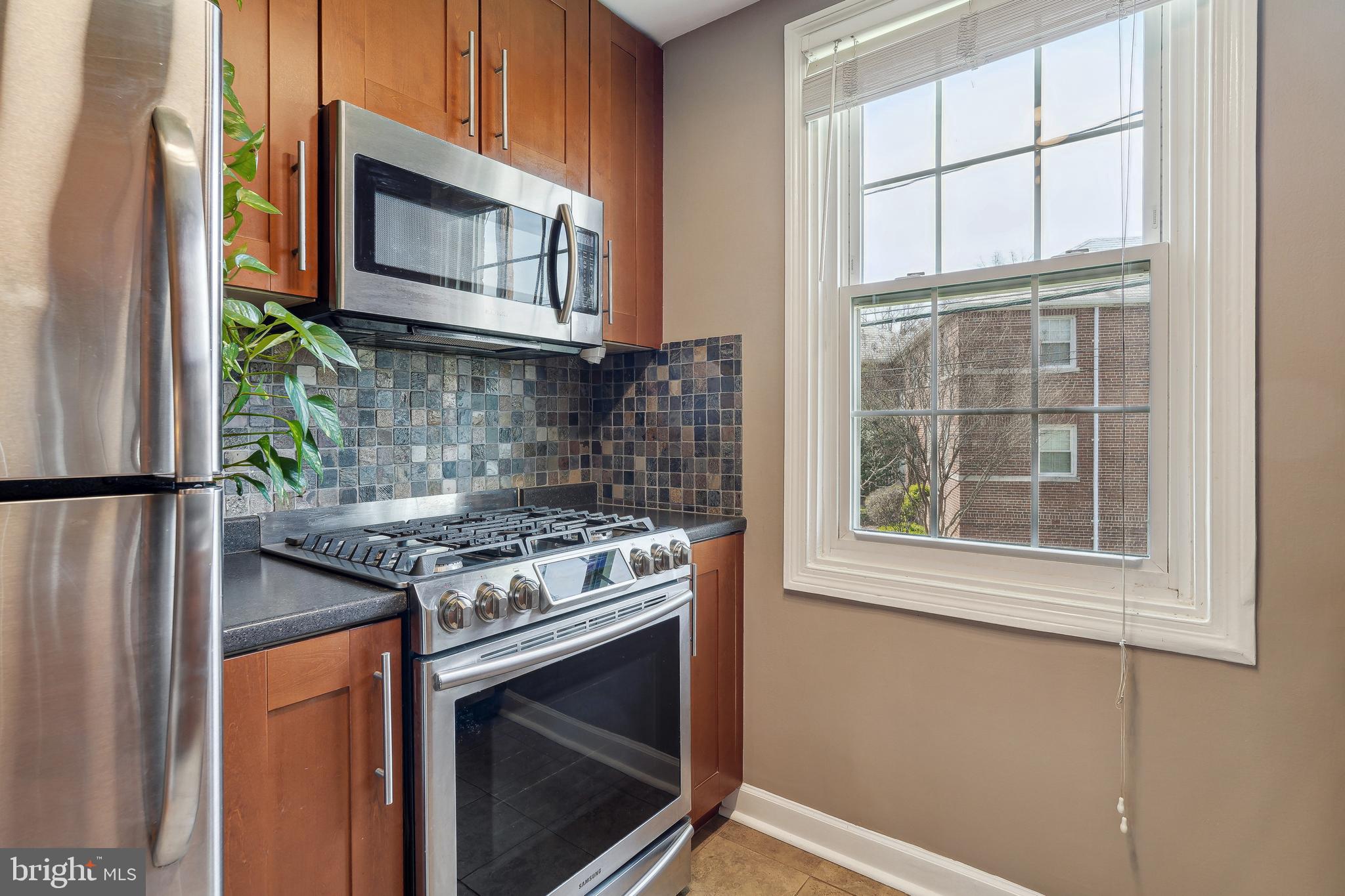 ARLINGTON OAKS - Residential Lease