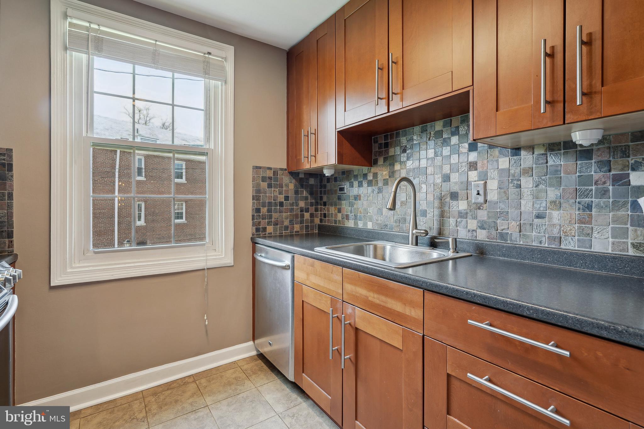 ARLINGTON OAKS - Residential Lease