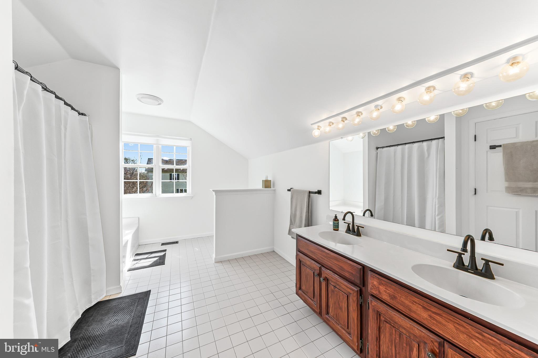 LANDENBERG HUNT - Residential