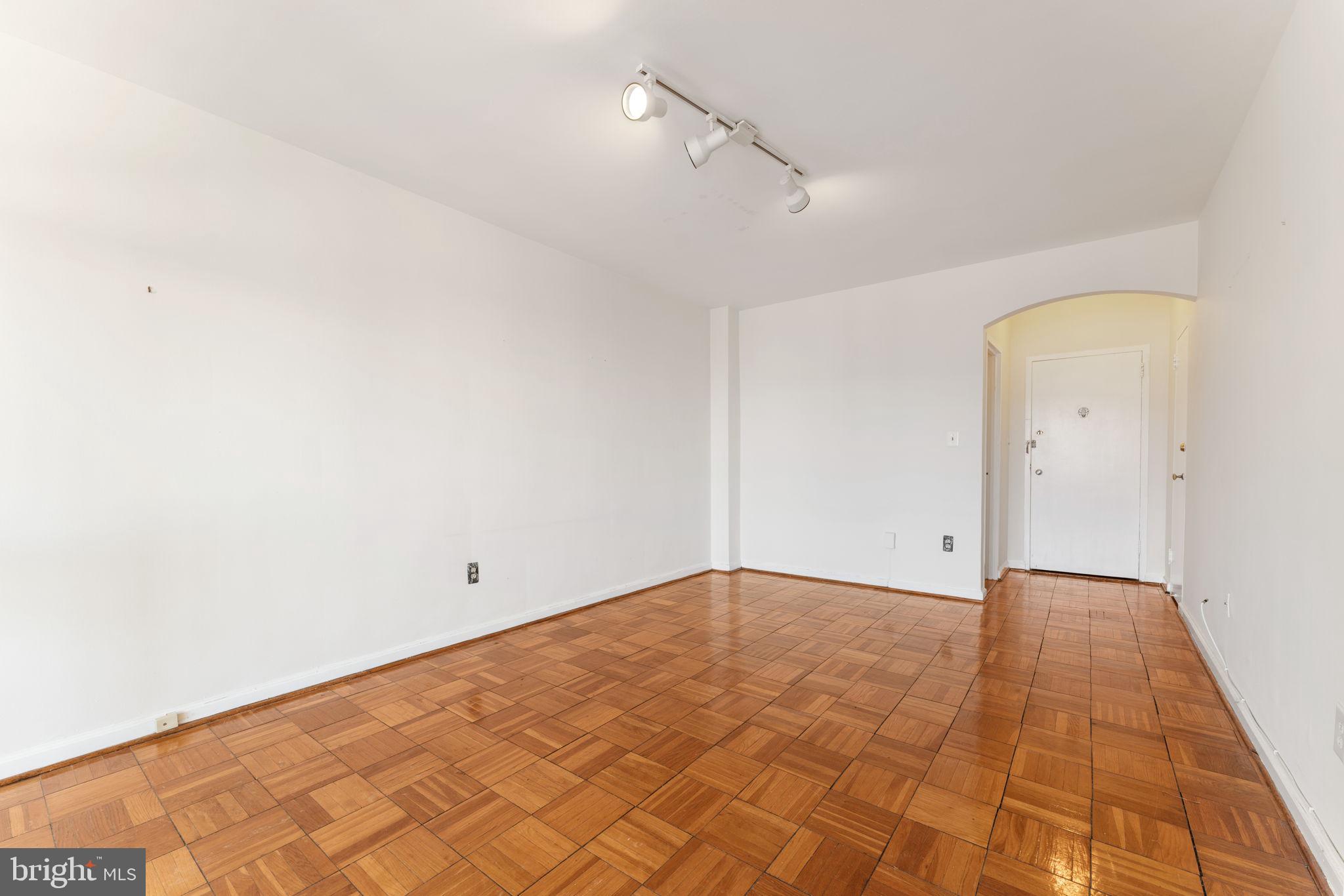 1 SCOTT CIRCLE NW 807