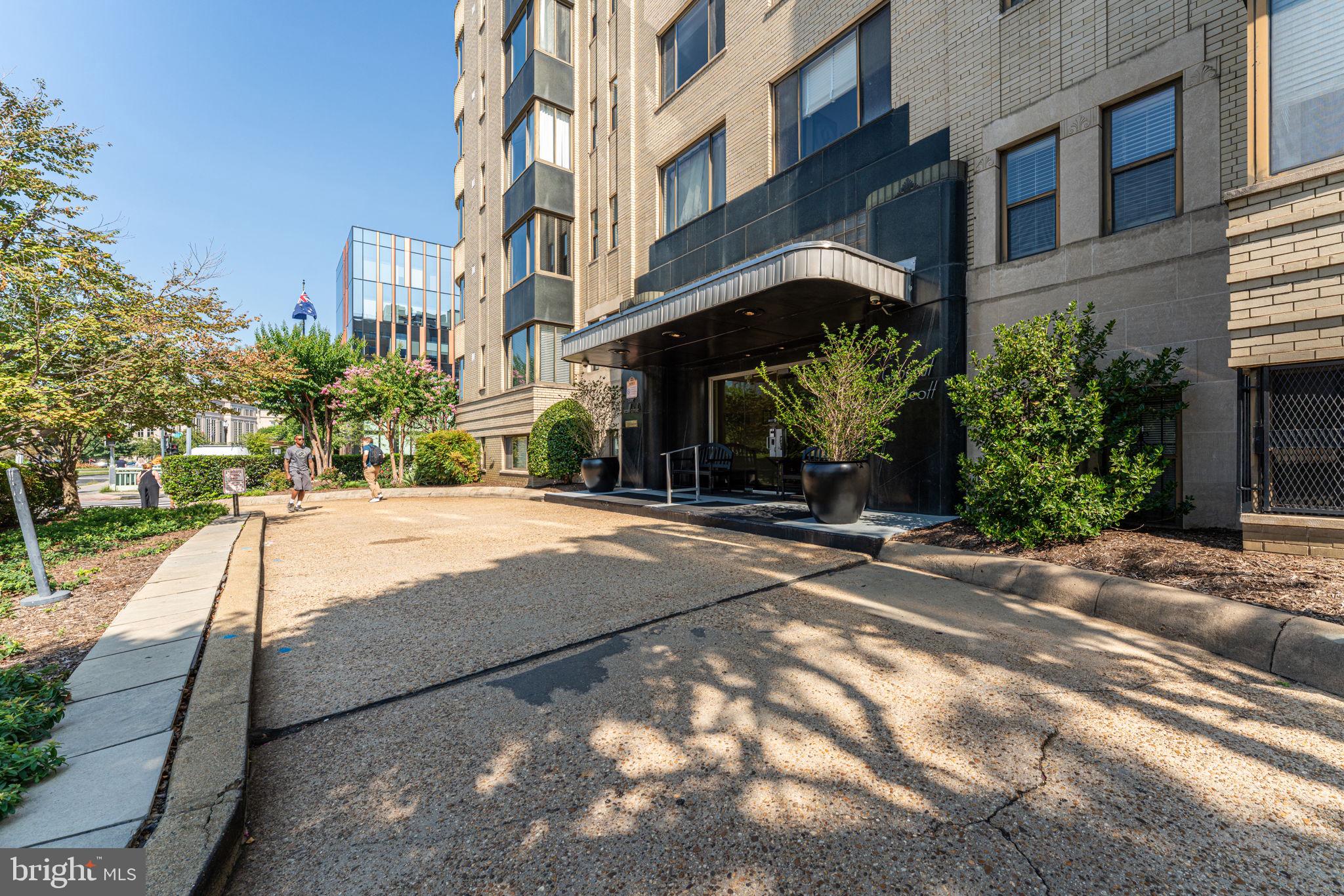 1 SCOTT CIRCLE NW 807