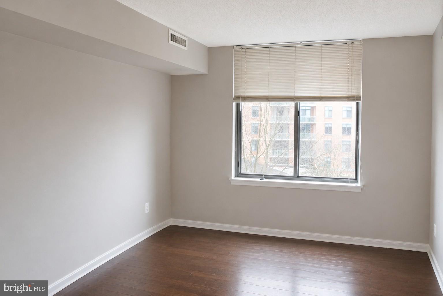 GALLERY AT WHITE FLINT - Residential