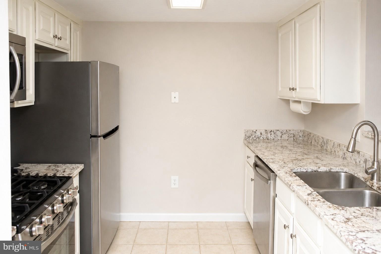 GALLERY AT WHITE FLINT - Residential
