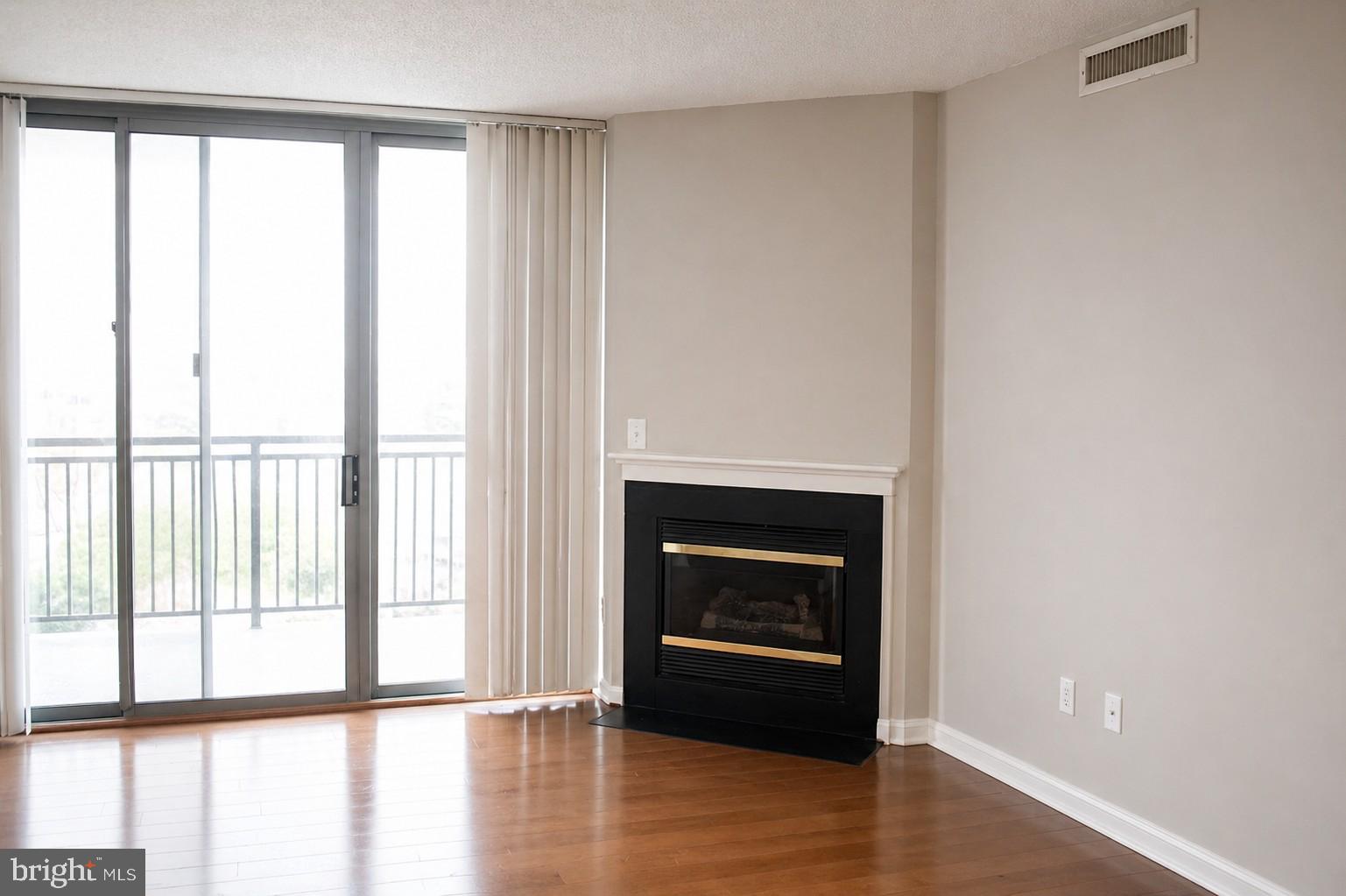 GALLERY AT WHITE FLINT - Residential