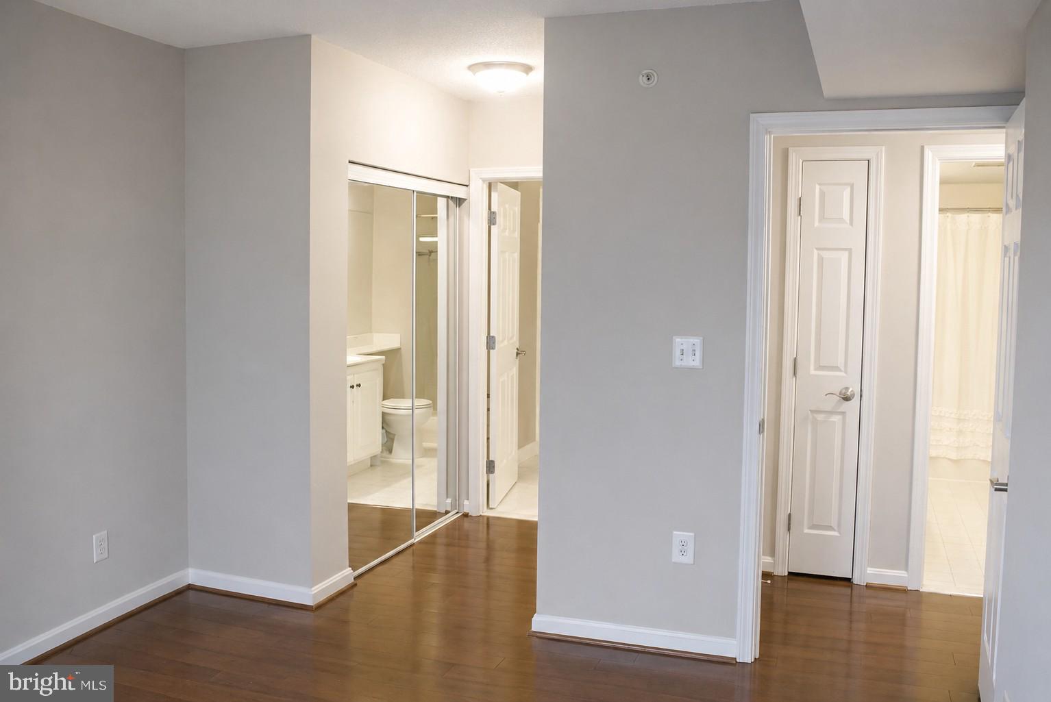 GALLERY AT WHITE FLINT - Residential