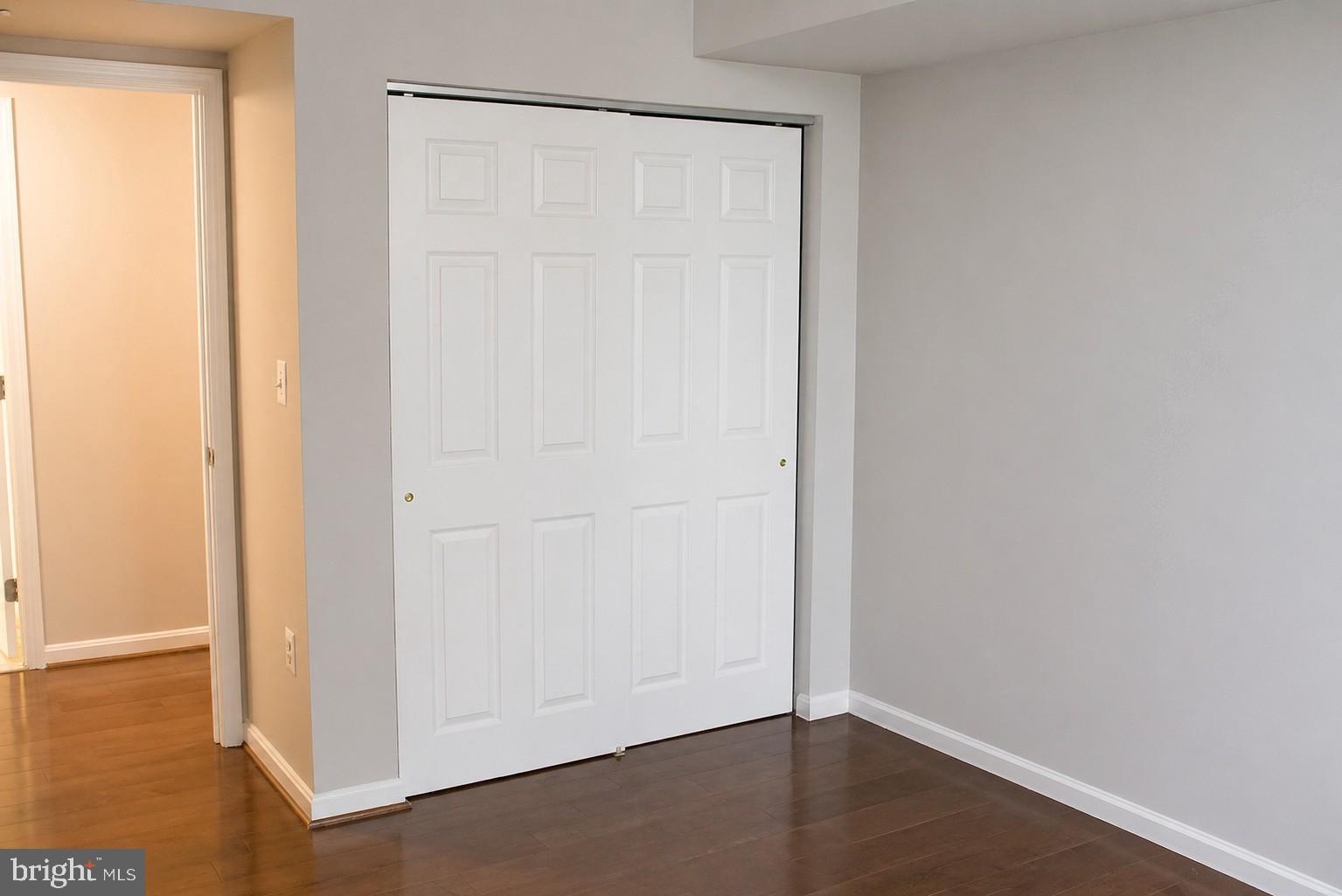 GALLERY AT WHITE FLINT - Residential
