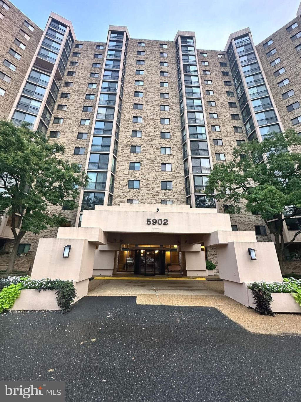 Photo of 5902 Mount Eagle Drive #403, ALEXANDRIA, VA 22303 (MLS # VAFX2264504)
