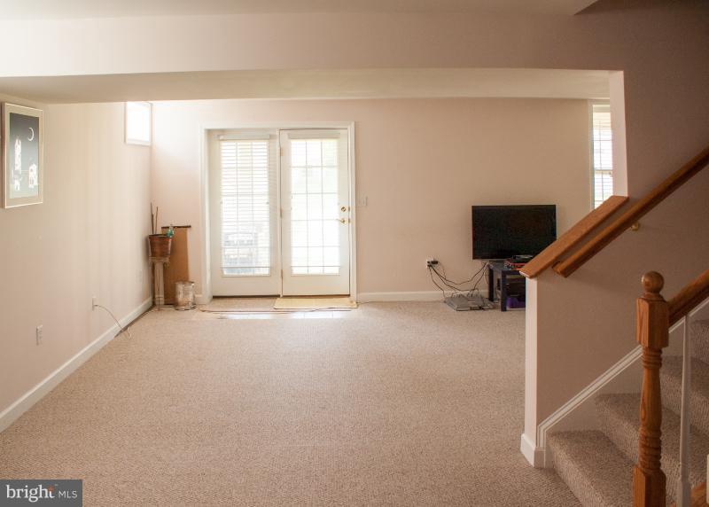 NEW TOWN MEADOWS - Residential Lease