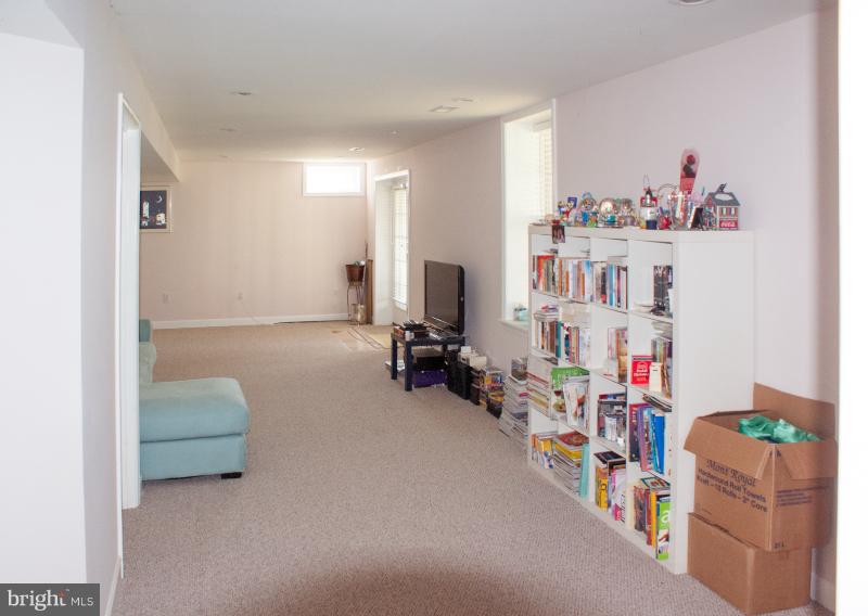 NEW TOWN MEADOWS - Residential Lease