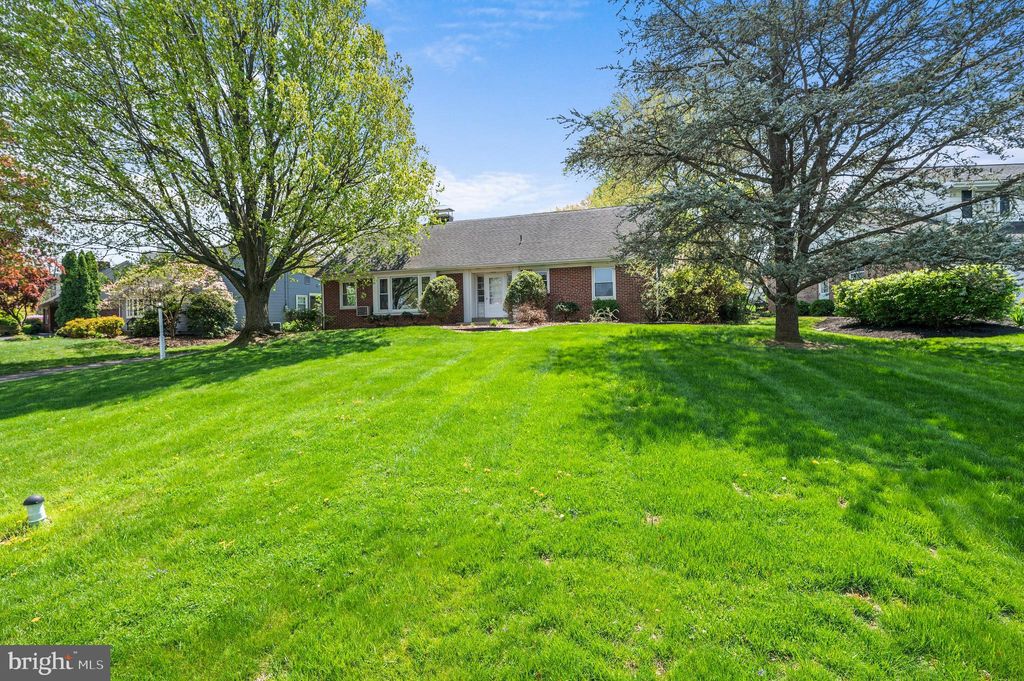 Photo of 1955 PARK PLZ, LANCASTER, PA 17601 (MLS # PALA2033692)