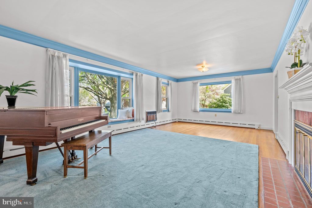 Photo of 1955 PARK PLZ, LANCASTER, PA 17601 (MLS # PALA2033692)