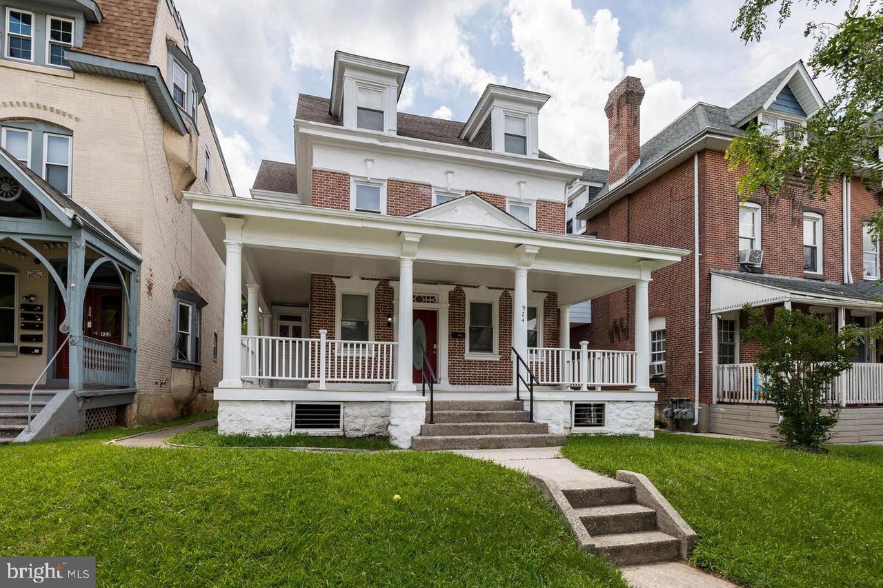 924 W MAIN STREET