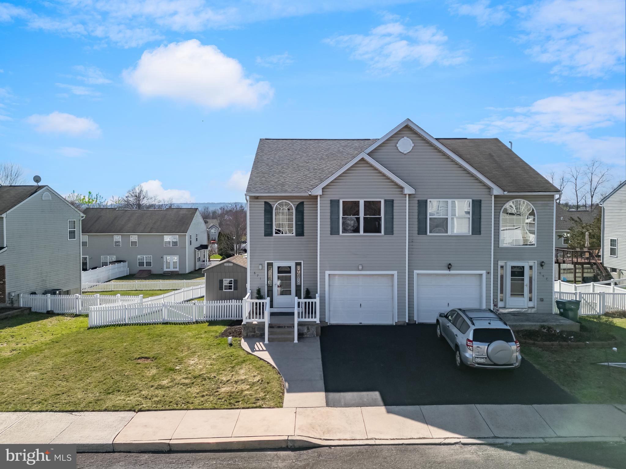 MONTGOMERY MEADOWS - Residential