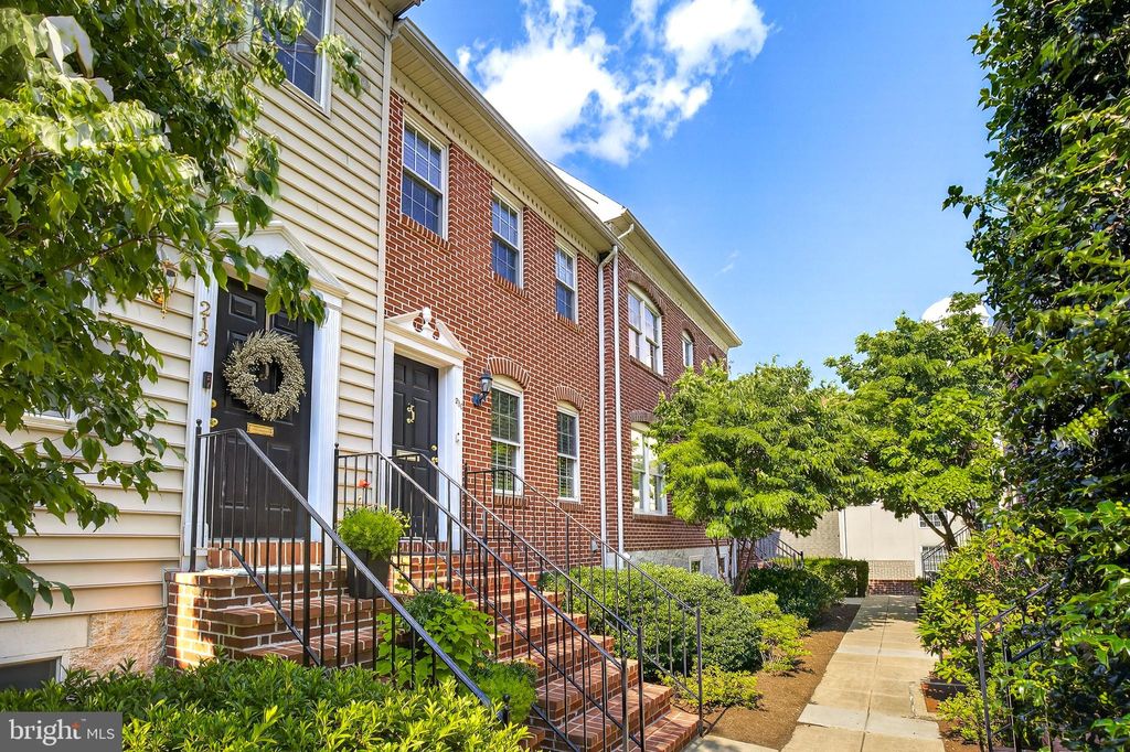 Photo of 210 W Lemon Street, LANCASTER, PA 17603 (MLS # PALA2072222)