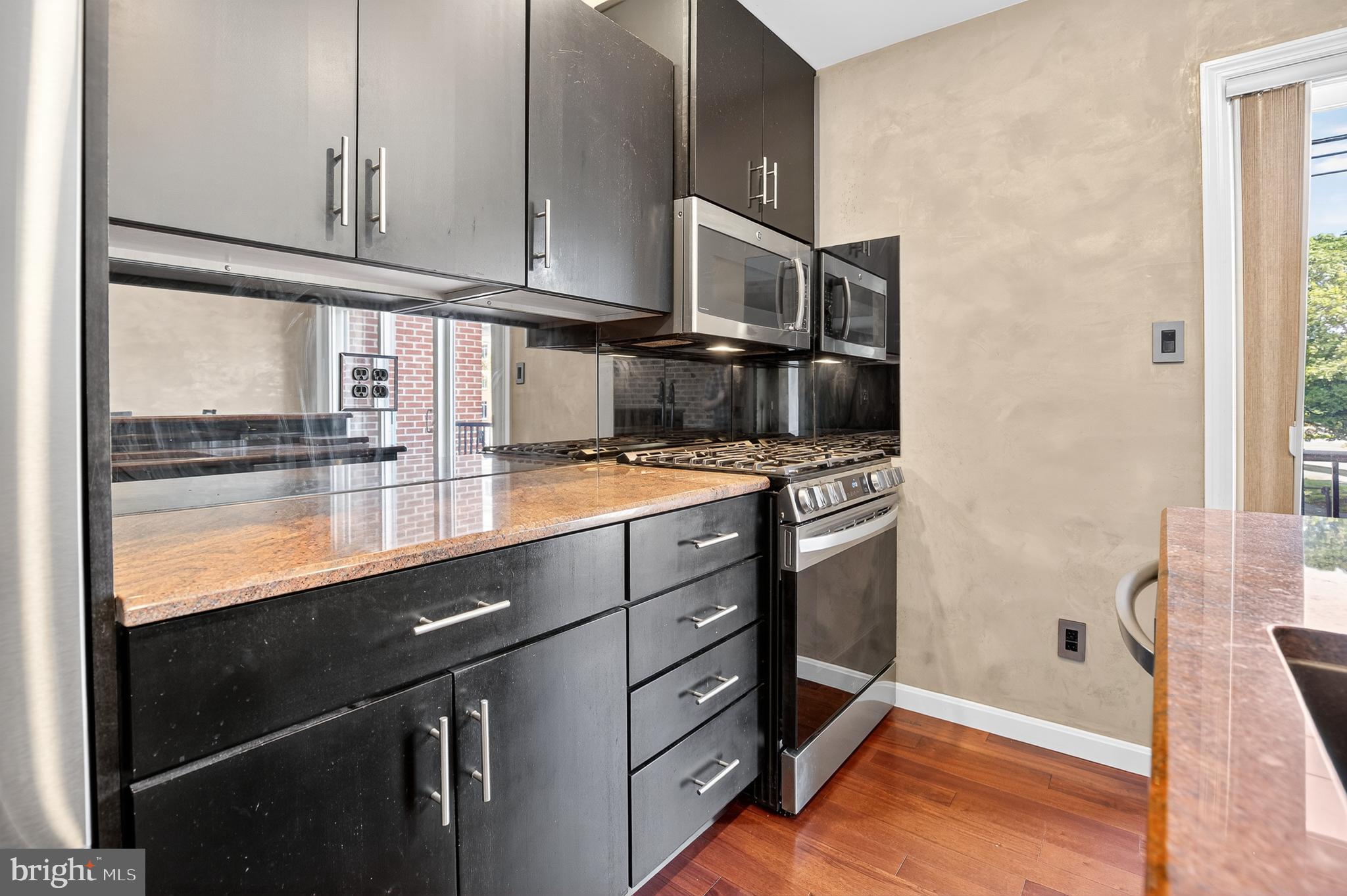 210 W LEMON STREET