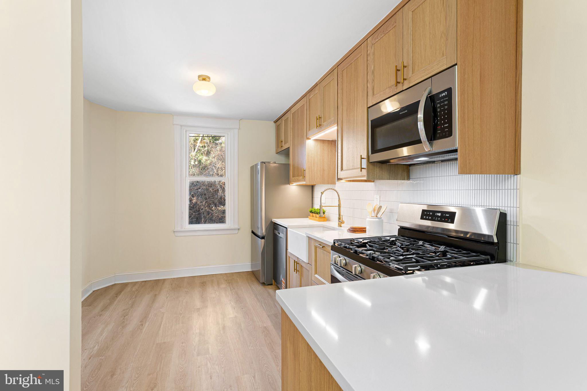 6056 N BEECHWOOD STREET