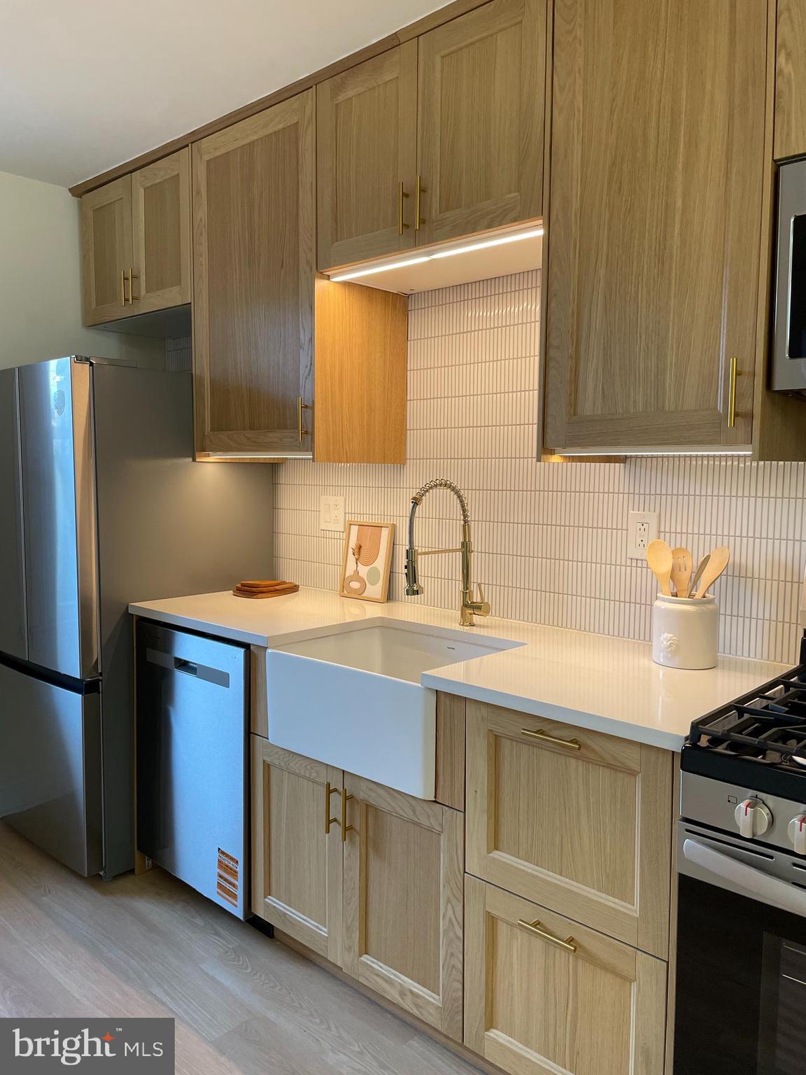 6056 N BEECHWOOD STREET