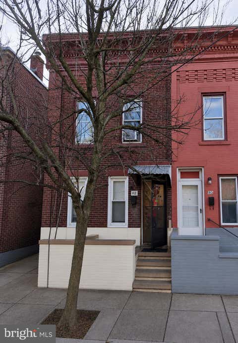Townhouse For Rent - 82 Mechanics Ave<br/> Mercer County, TRENTON, NJ 08638