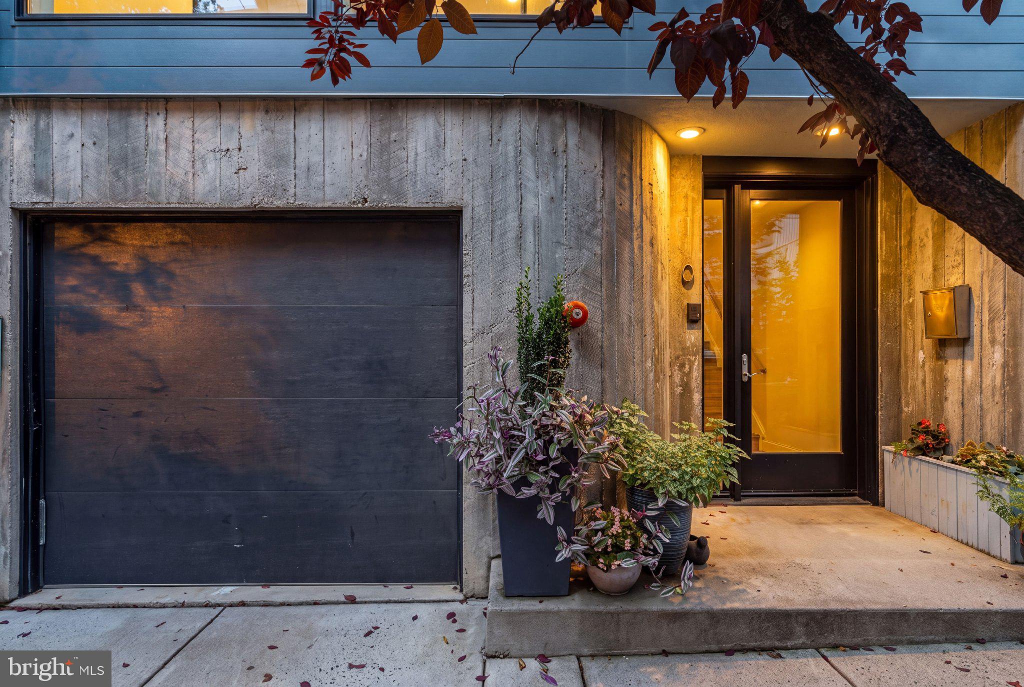 1110 N BODINE STREET