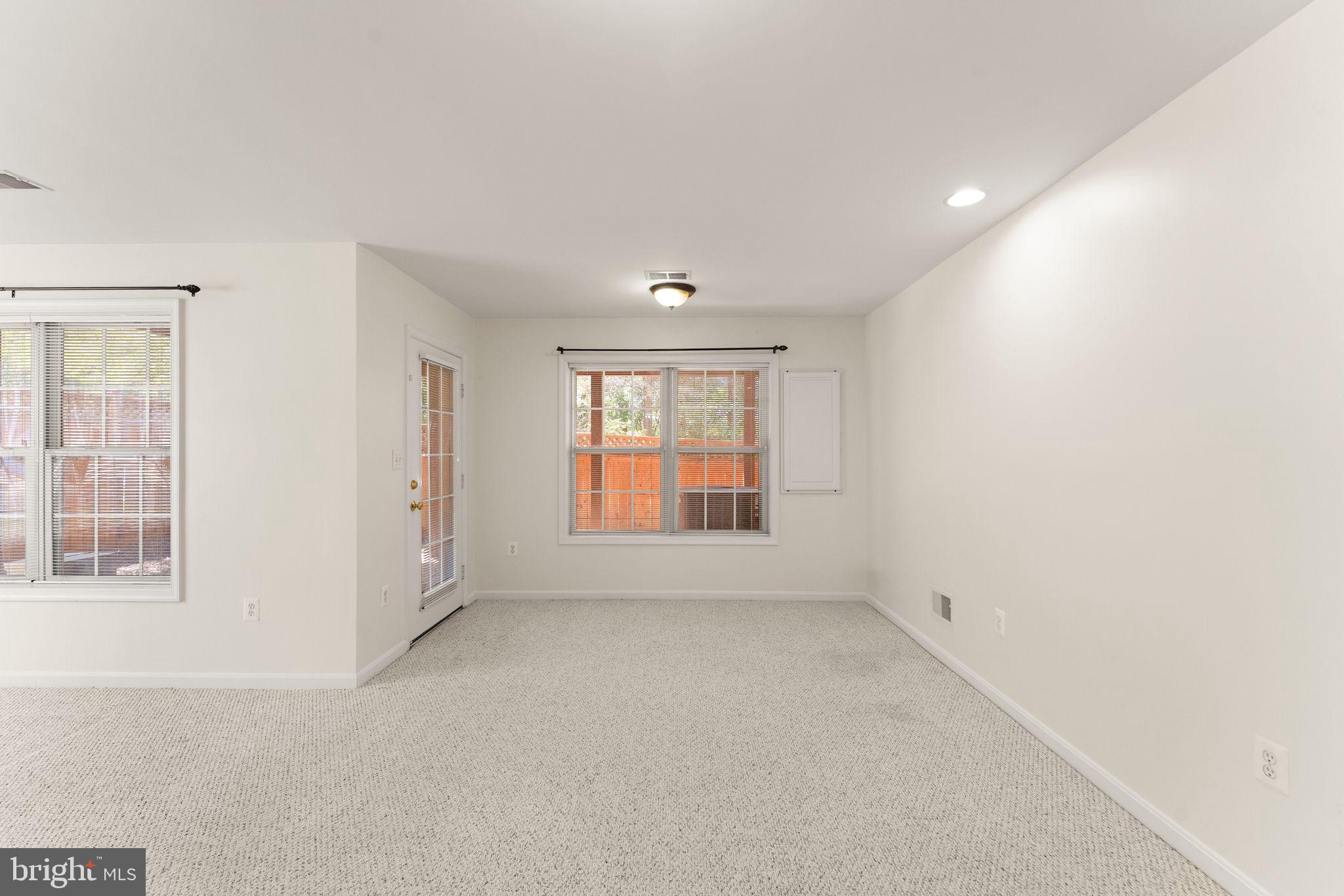 CREEKSIDE - Residential