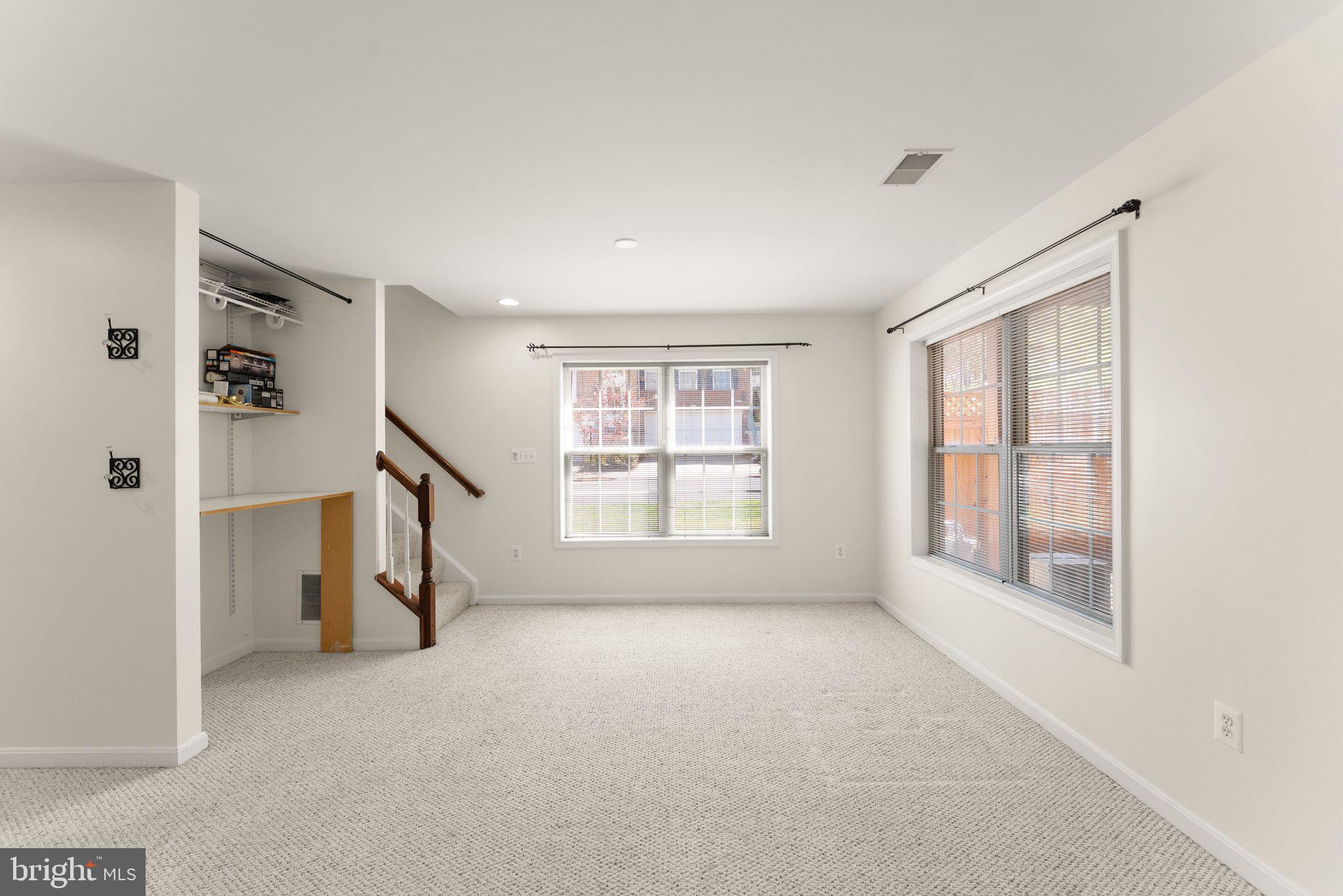 CREEKSIDE - Residential