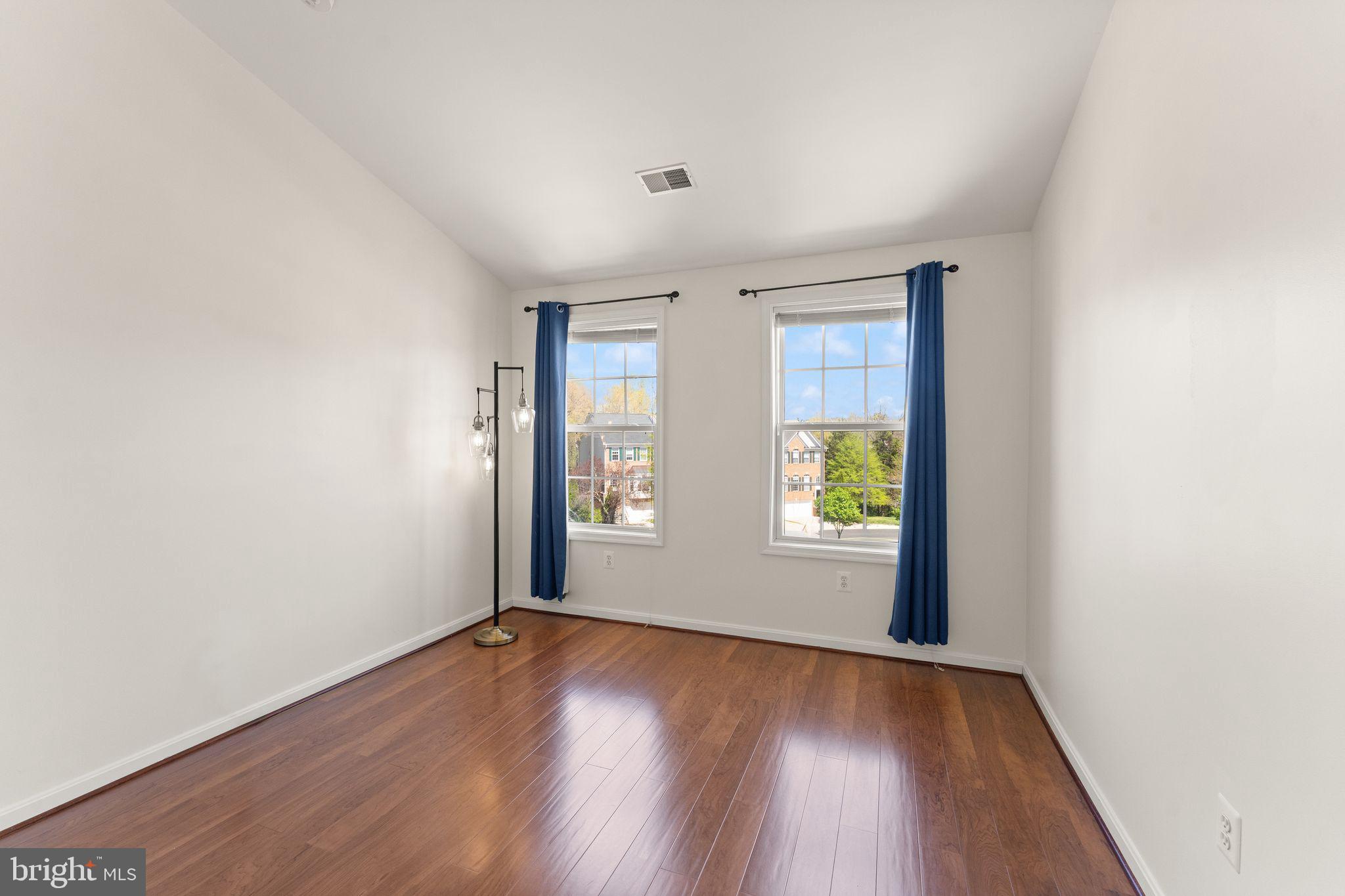 CREEKSIDE - Residential