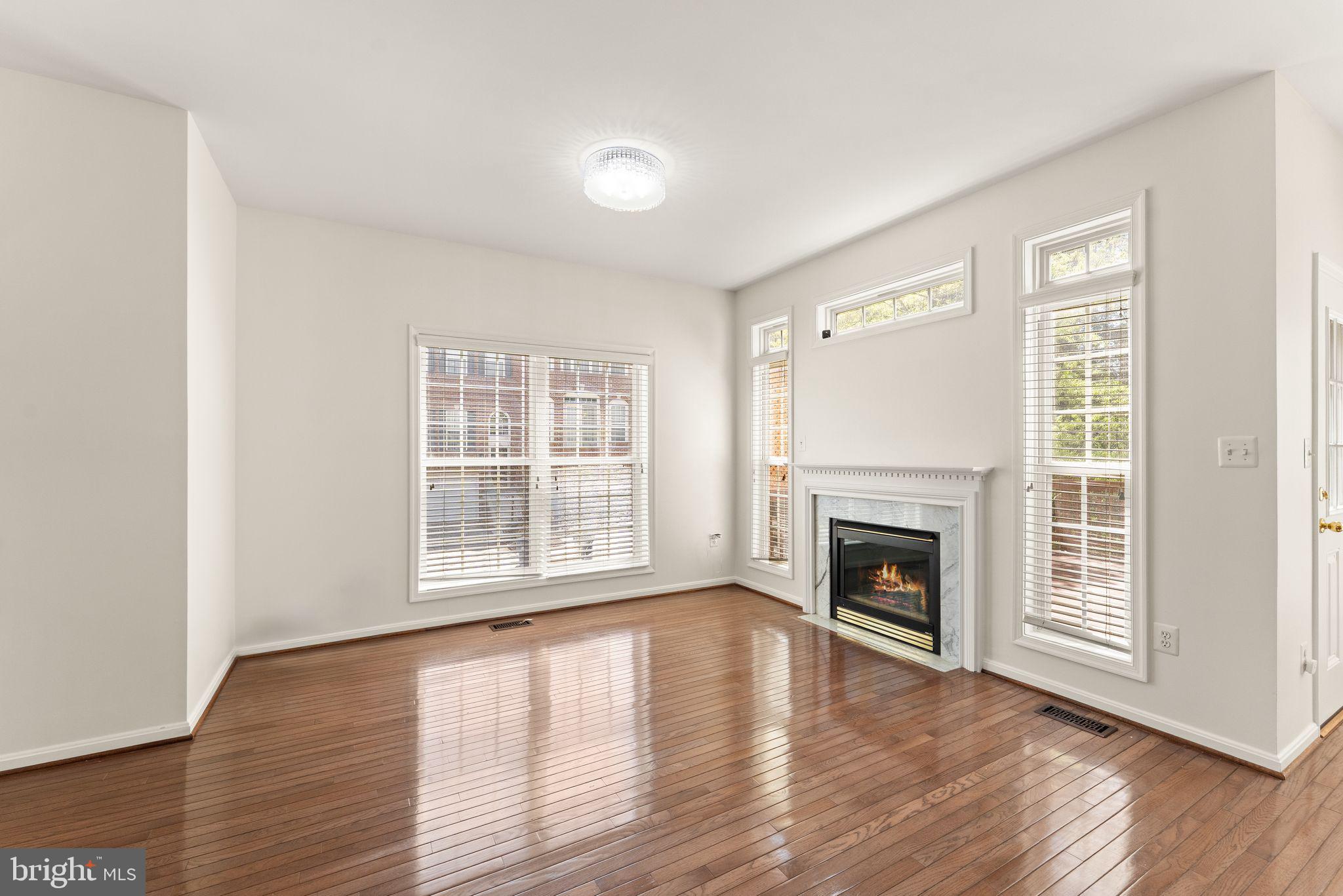 CREEKSIDE - Residential