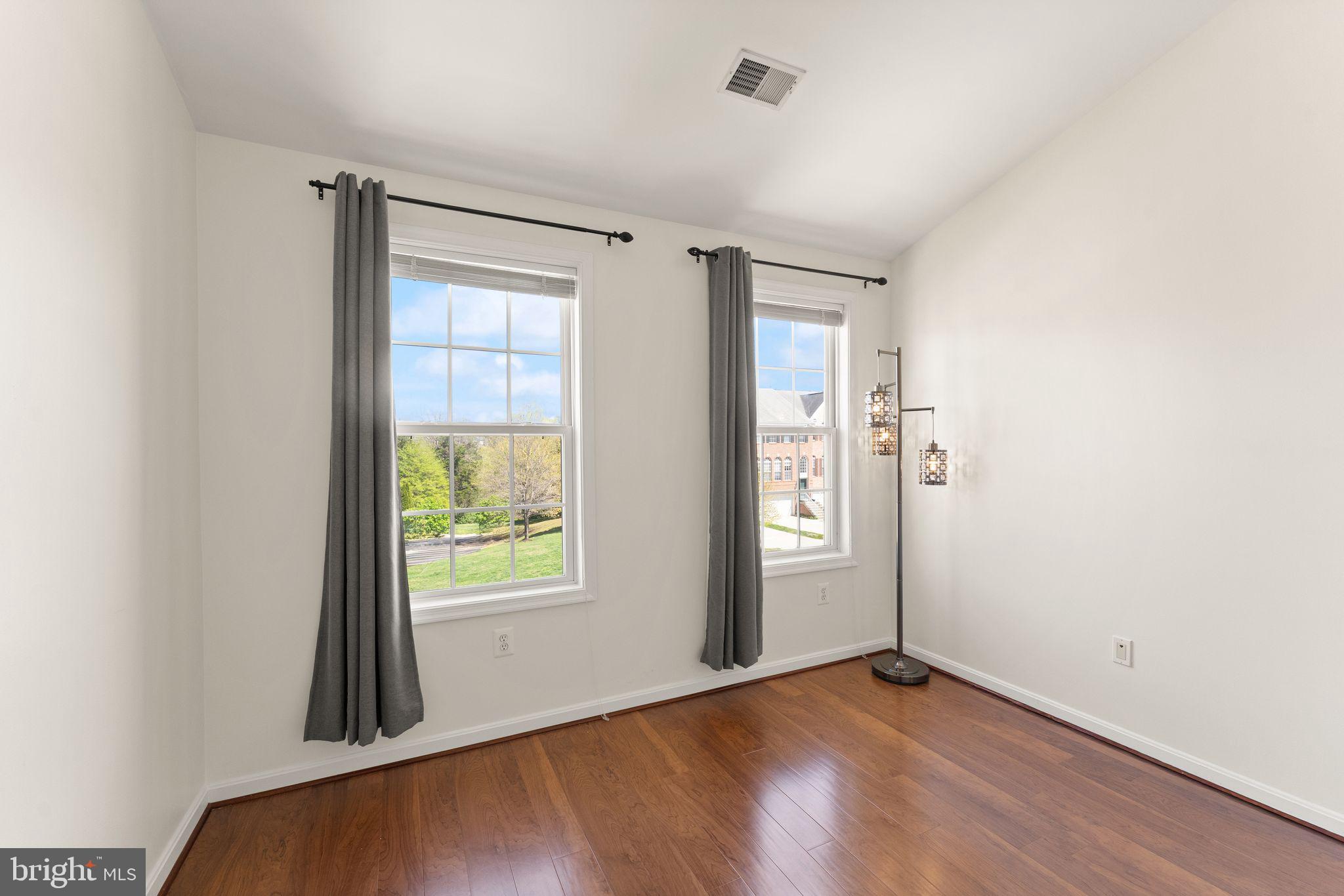 CREEKSIDE - Residential