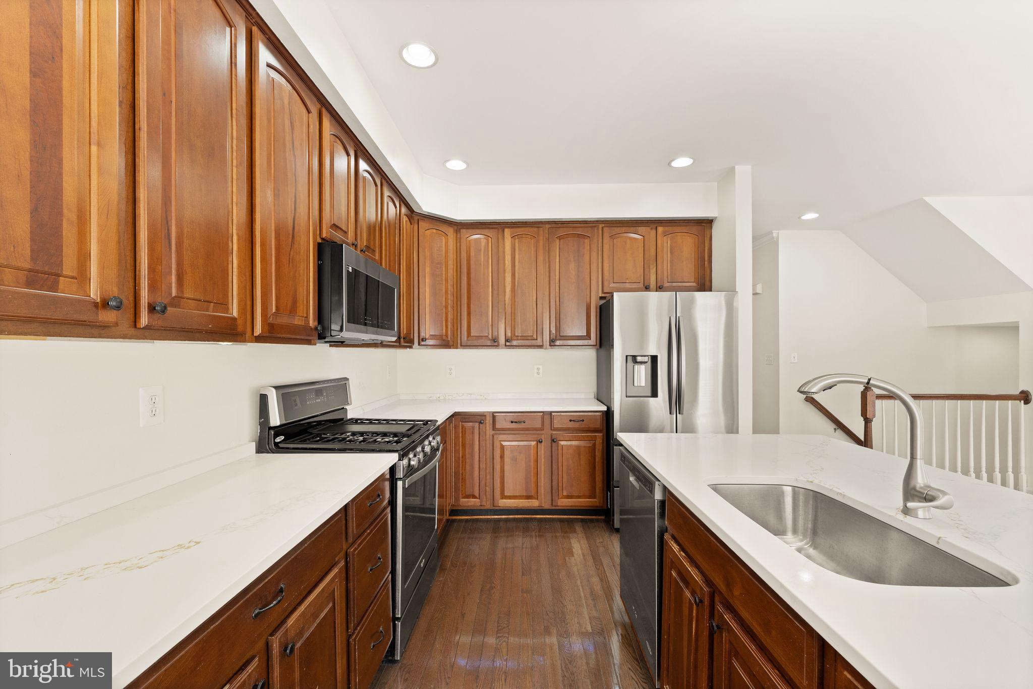 CREEKSIDE - Residential