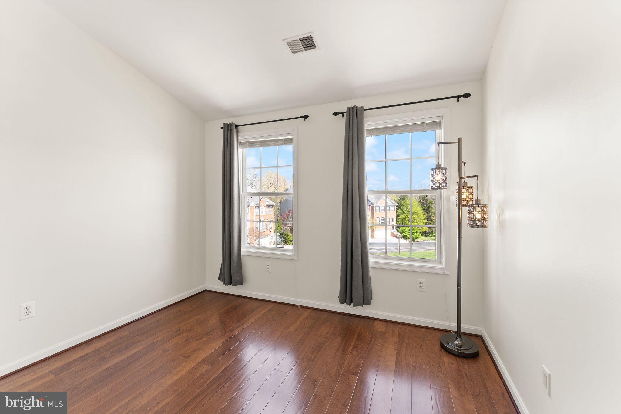 CREEKSIDE - Residential