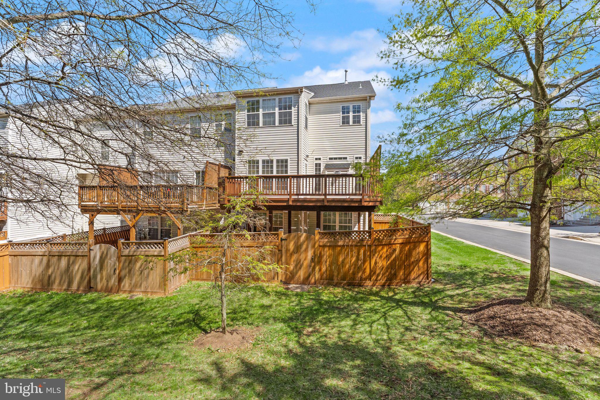 CREEKSIDE - Residential