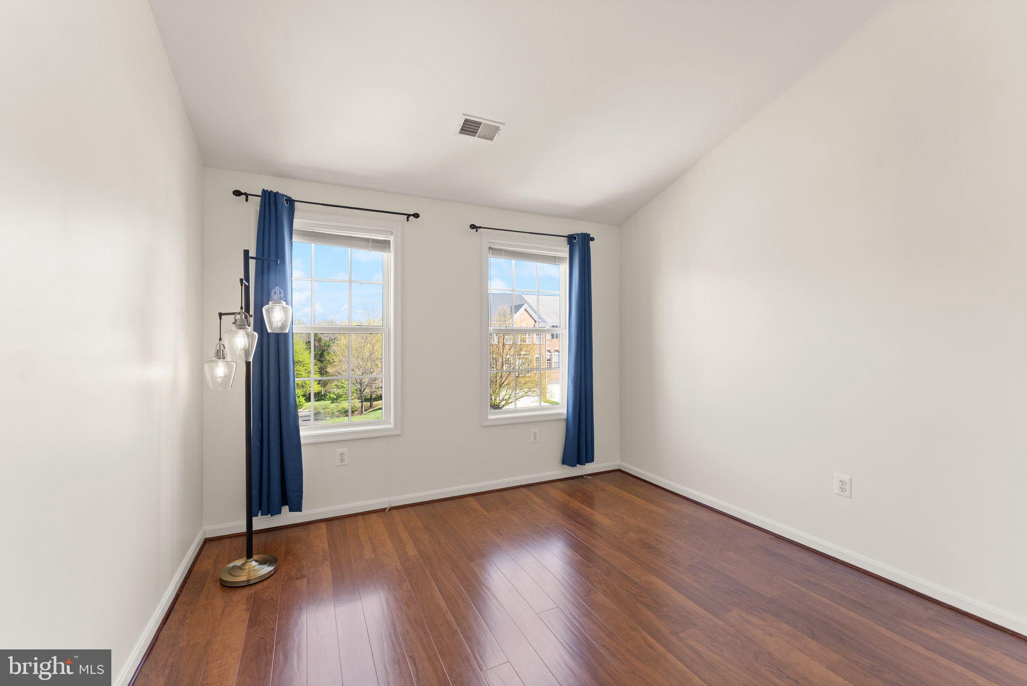 CREEKSIDE - Residential