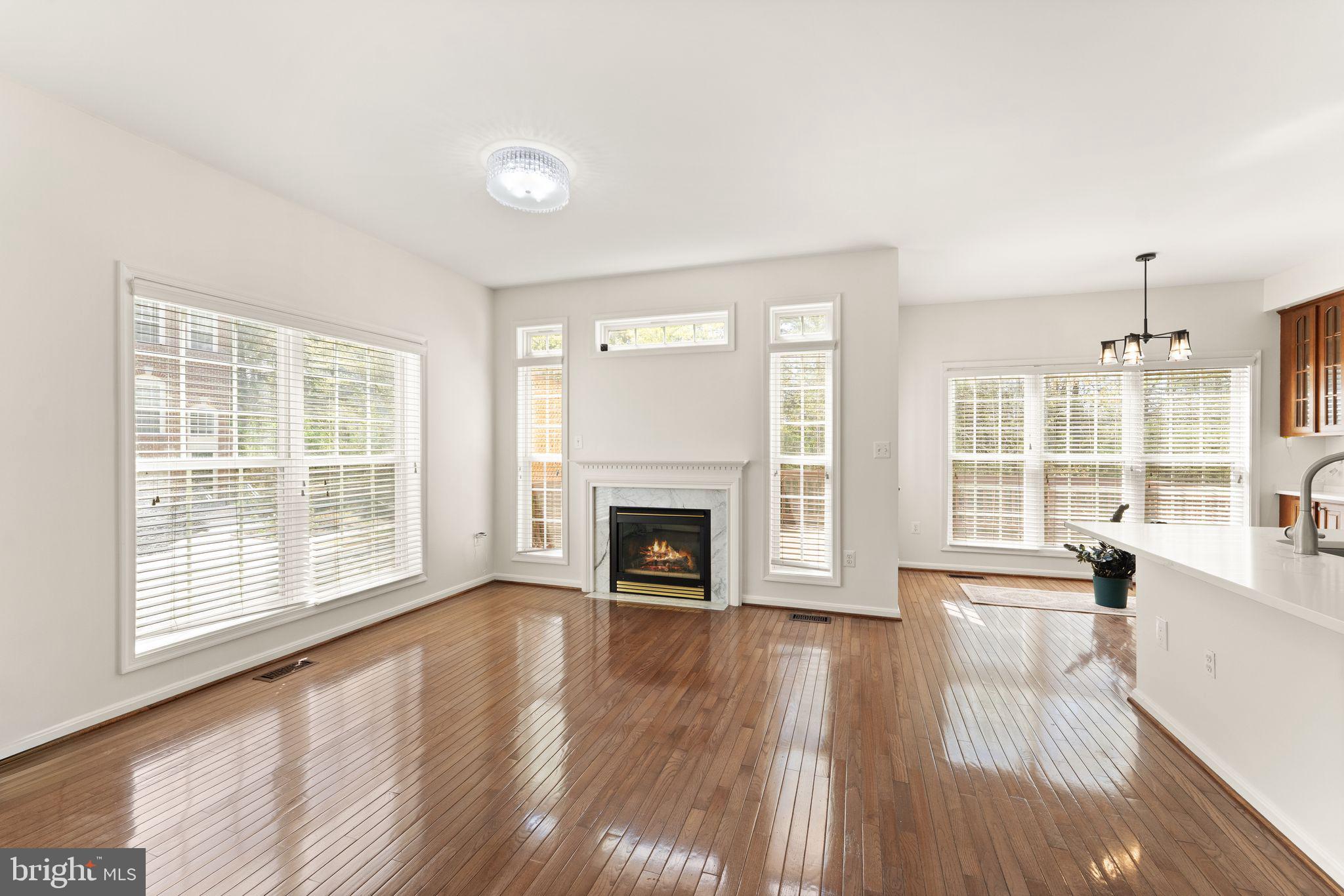 CREEKSIDE - Residential