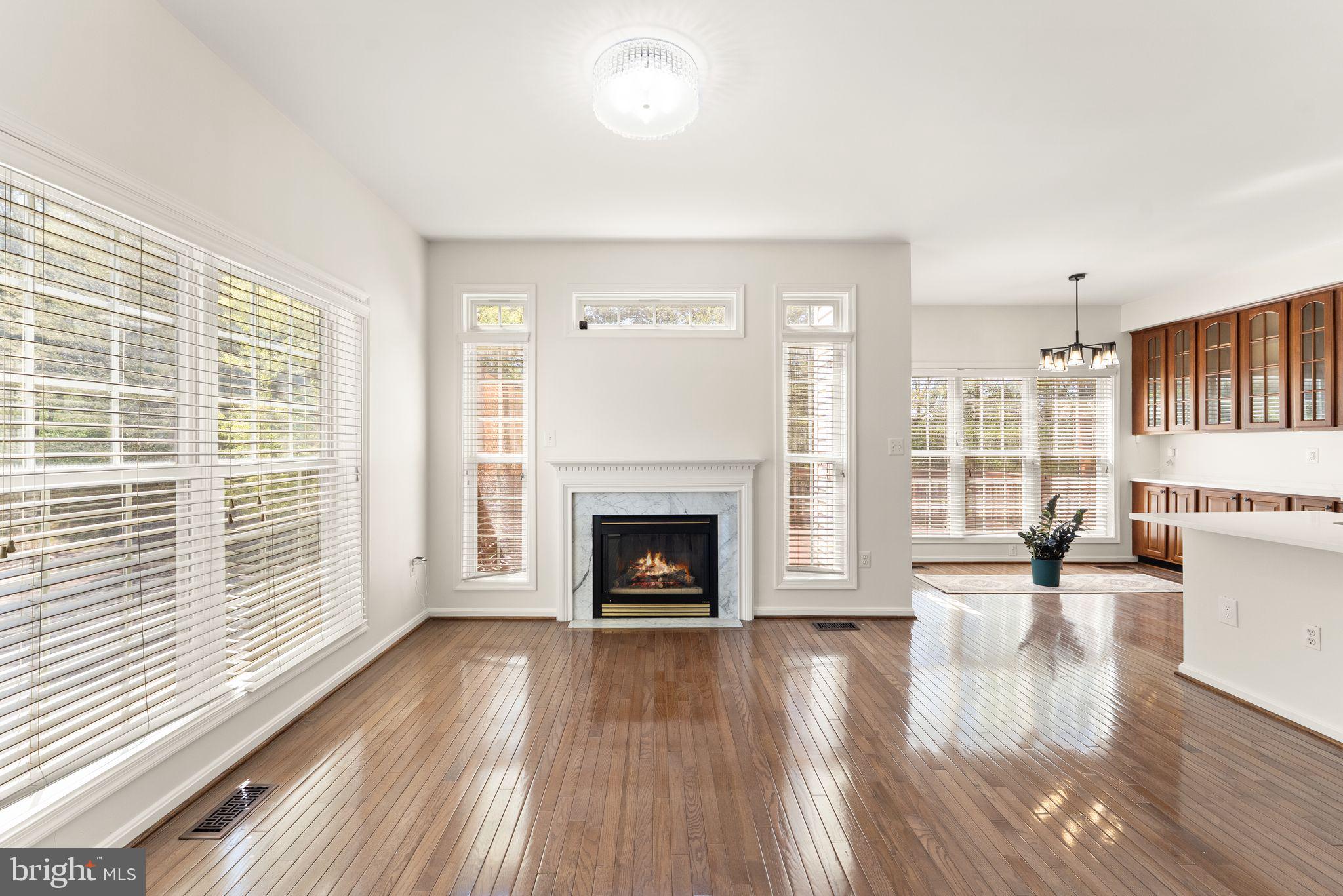 CREEKSIDE - Residential