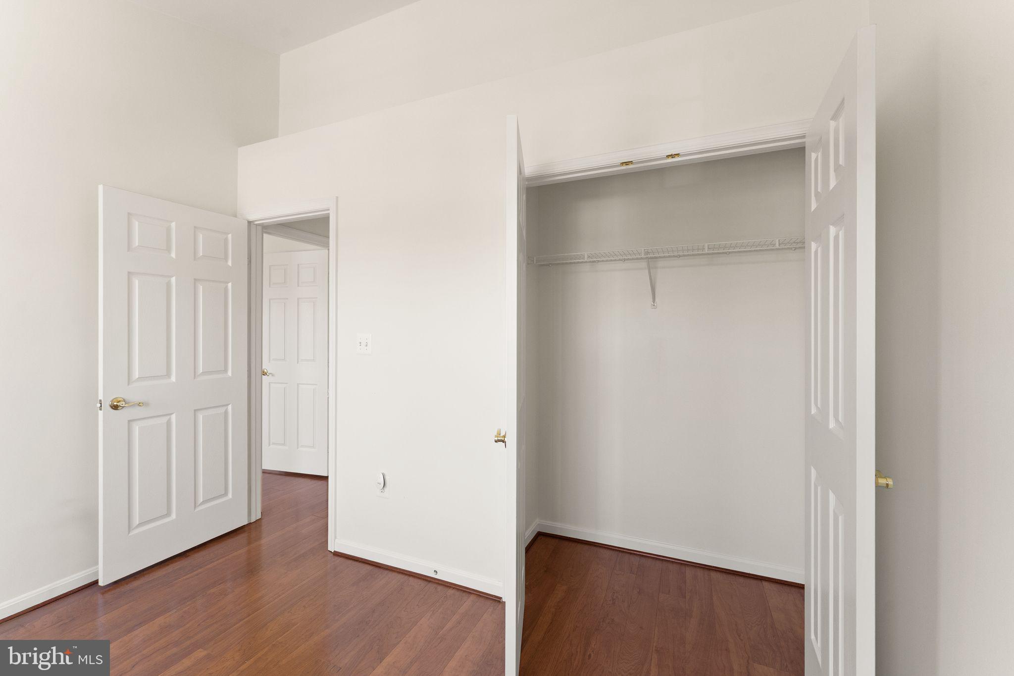 CREEKSIDE - Residential