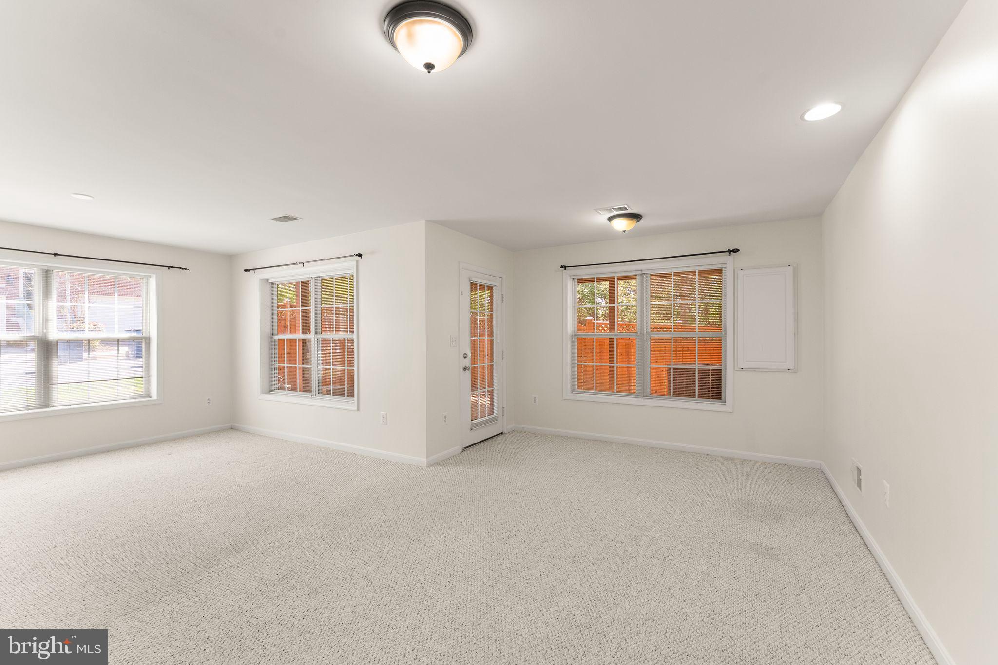 CREEKSIDE - Residential